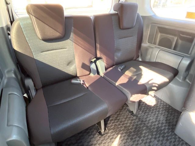 TOYOTA VOXY 2009 Image 31