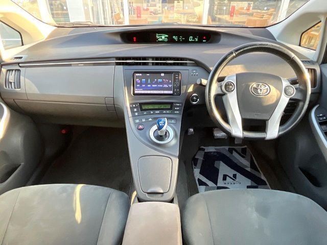 TOYOTA PRIUS 2011 Image 31