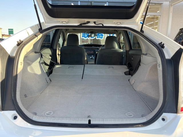 TOYOTA PRIUS 2011 Image 31