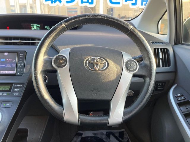 TOYOTA PRIUS 2011 Image 31