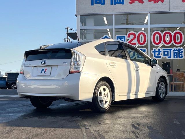 TOYOTA PRIUS 2011 Image 31