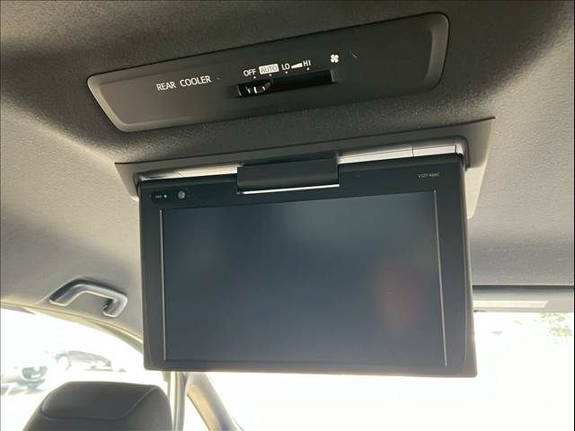 TOYOTA VOXY HYBRID 2018 Image 31