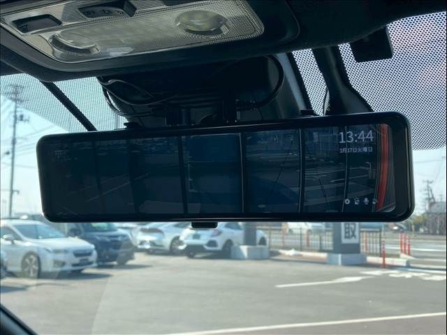 TOYOTA VOXY HYBRID 2018 Image 31