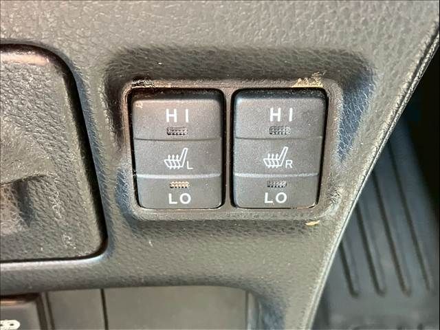 TOYOTA VOXY HYBRID 2018 Image 31