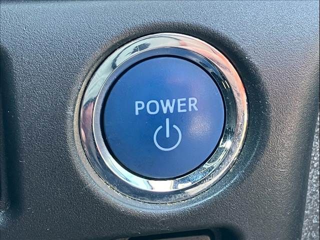 TOYOTA VOXY HYBRID 2018 Image 31