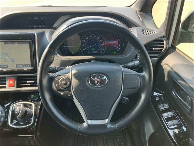 TOYOTA VOXY HYBRID 2018 Image 31