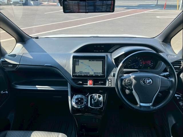 TOYOTA VOXY HYBRID 2018 Image 31