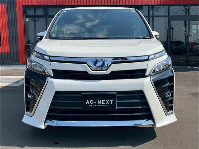 TOYOTA VOXY HYBRID 2018 Image 31