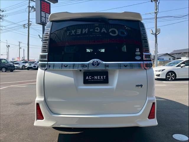 TOYOTA VOXY HYBRID 2018 Image 31