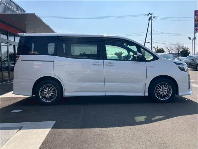 TOYOTA VOXY HYBRID 2018 Image 31