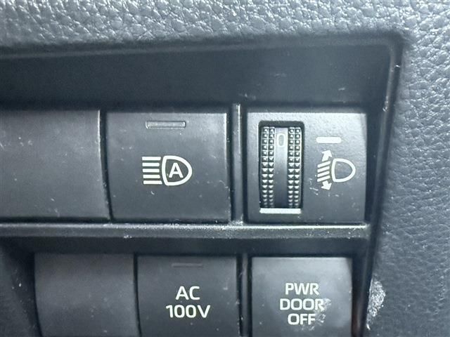 TOYOTA VOXY HYBRID 2022 Image 31