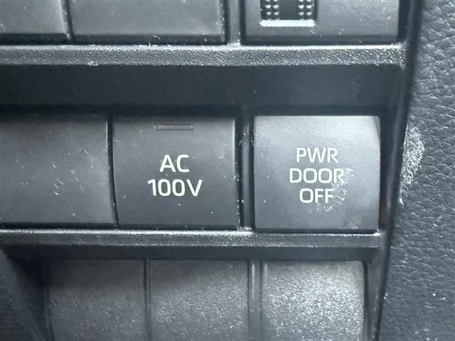 TOYOTA VOXY HYBRID 2022 Image 31