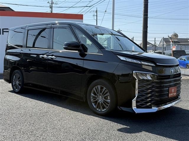 TOYOTA VOXY HYBRID 2022 Image 31