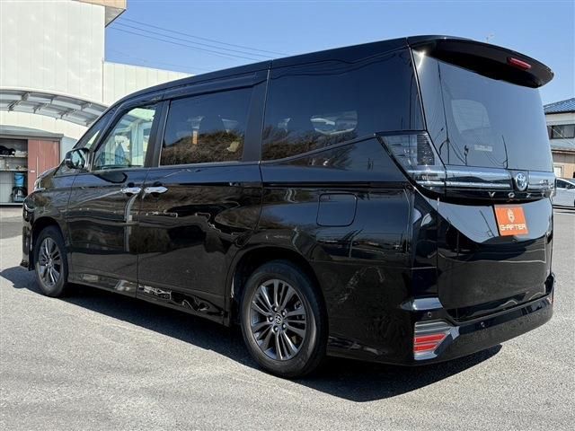 TOYOTA VOXY HYBRID 2022 Image 31