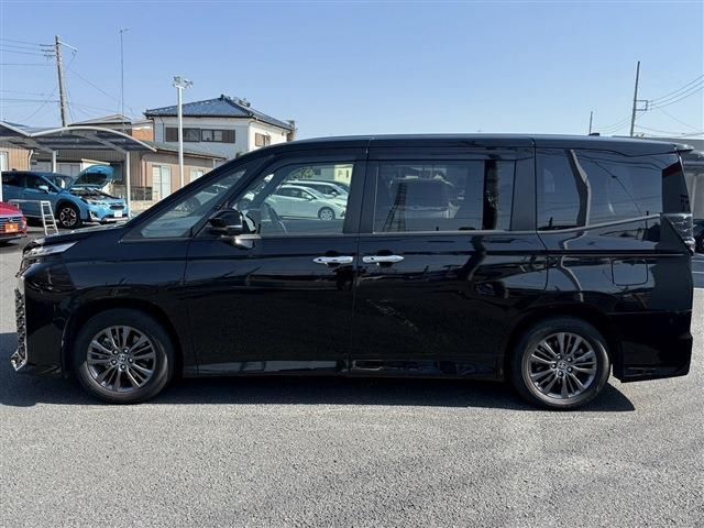 TOYOTA VOXY HYBRID 2022 Image 31