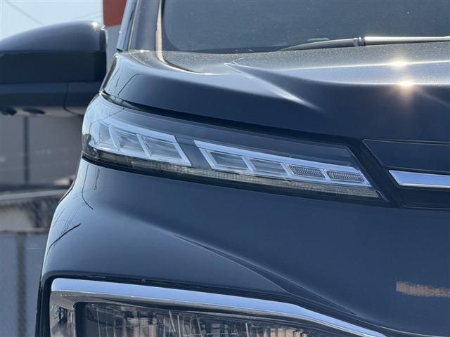 TOYOTA VOXY HYBRID 2022 Image 31