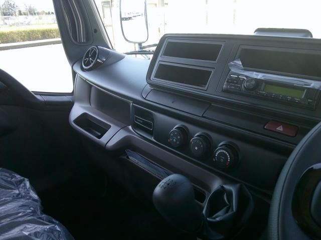 MITSUBISHI CANTER 2025 Image 31