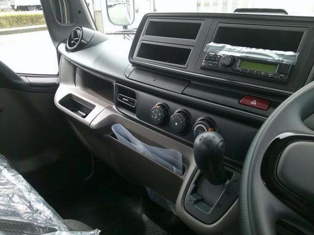 MITSUBISHI CANTER 2025 Image 31