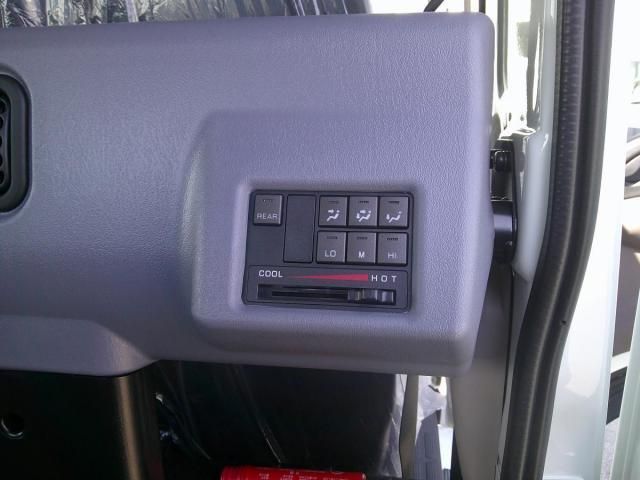 MITSUBISHI CANTER 2025 Image 31