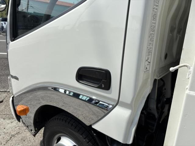 HINO DUTRO 2016 Image 31