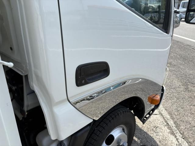 HINO DUTRO 2016 Image 31