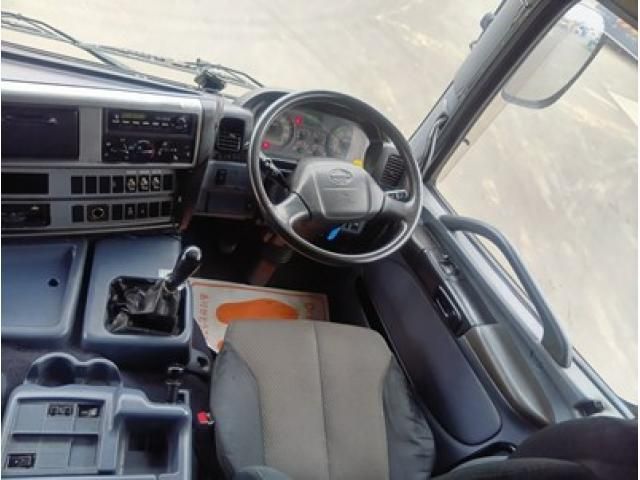 HINO PROFIA 2004 Image 31