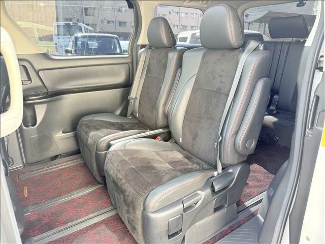 TOYOTA VELLFIRE 2013 Image 31