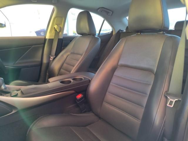 TOYOTA LEXUS IS250 2013 Image 31