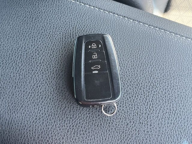 TOYOTA CAMRY HYBRID 2020 Image 31