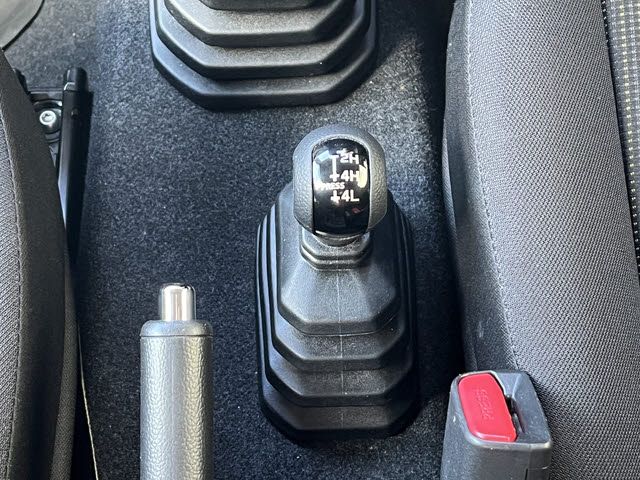 SUZUKI JIMNY 4WD 2023 Image 31