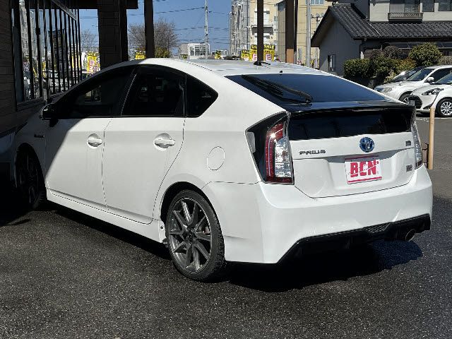 TOYOTA PRIUS 2014 Image 31