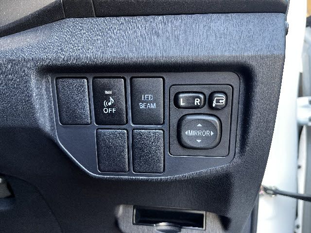 TOYOTA PRIUS 2014 Image 31