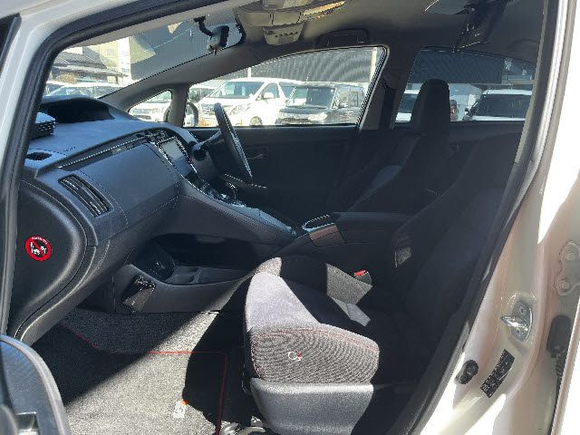 TOYOTA PRIUS 2014 Image 31