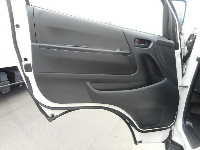 TOYOTA HIACE VAN 4WD 2016 Image 31