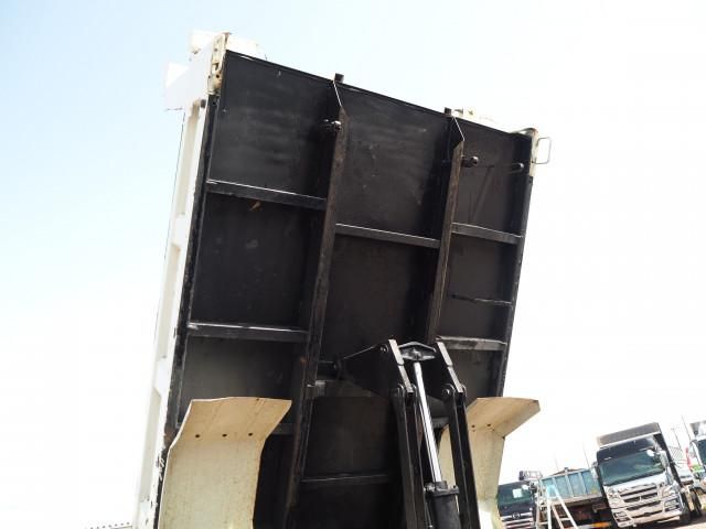 MITSUBISHI FUSOU FIGHTER 2013 Image 31