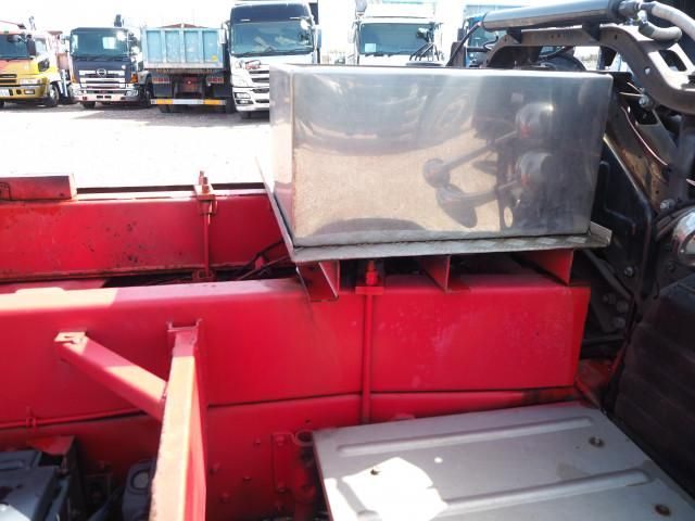 NISSAN DIESEL QUON 2015 Image 31