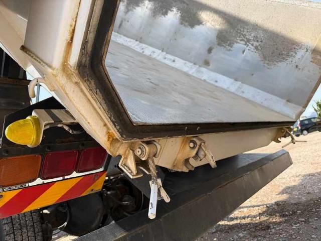 NISSAN DIESEL QUON 2012 Image 31