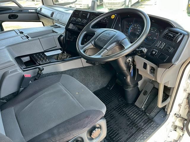 MITSUBISHI FUSOU SUPER GREAT 2016 Image 31