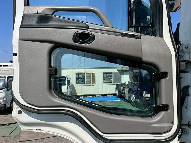 MITSUBISHI FUSOU SUPER GREAT 2016 Image 31