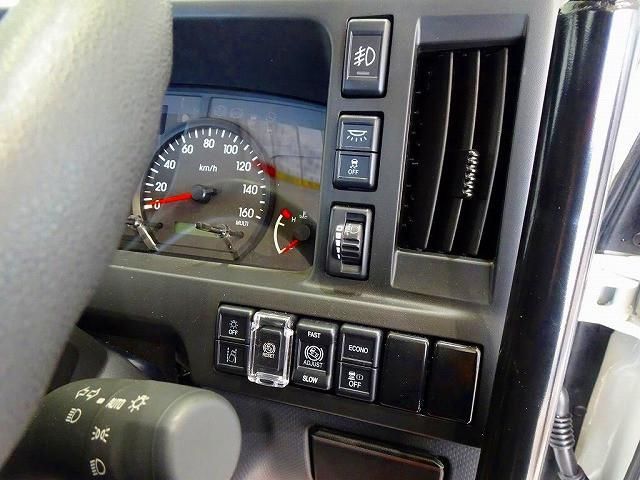 ISUZU ELF 2026 Image 31