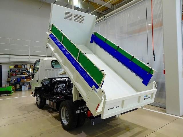 ISUZU ELF 2026 Image 31