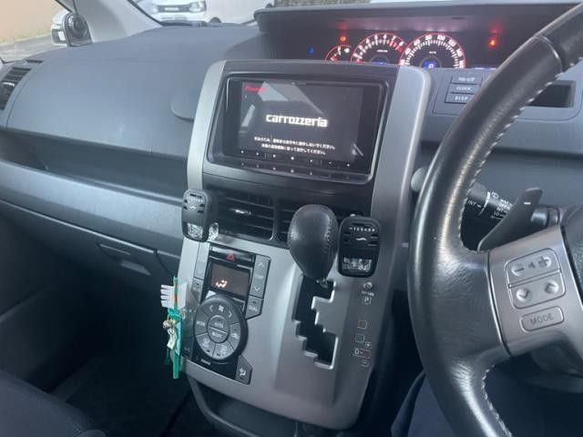 TOYOTA VOXY 2010 Image 31