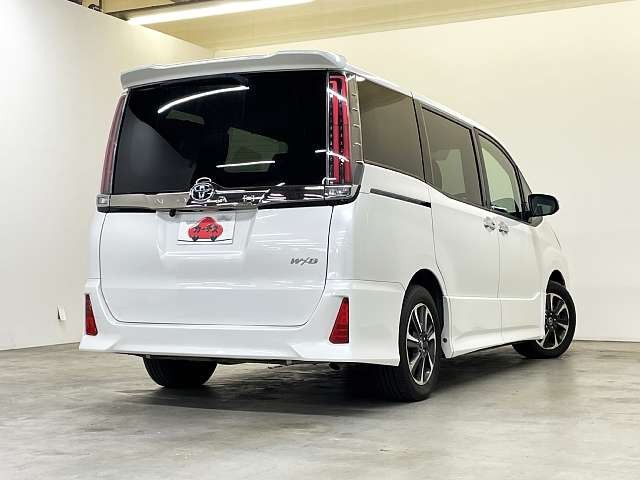TOYOTA NOAH 2018 Image 31