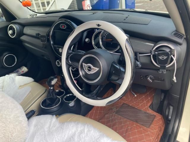 BMW MINI COOPER D 5D 2017 Image 31