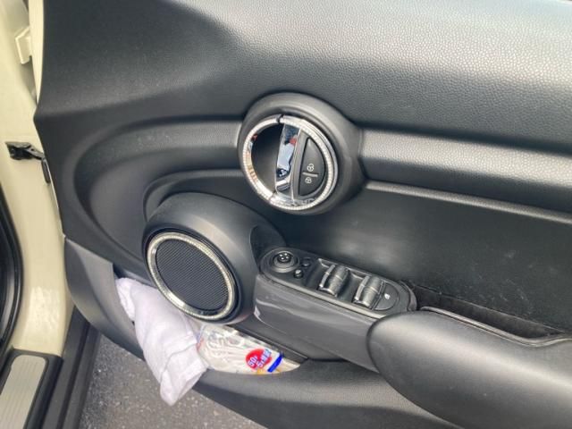 BMW MINI COOPER D 5D 2017 Image 31