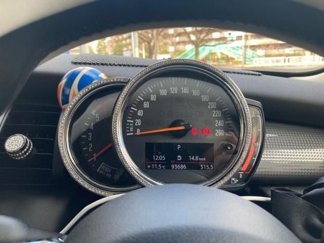 BMW MINI COOPER D 5D 2017 Image 31