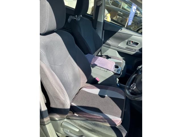 TOYOTA PRIUS ALPHA 2014 Image 31