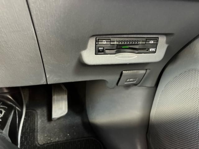 TOYOTA PRIUS ALPHA 2014 Image 31