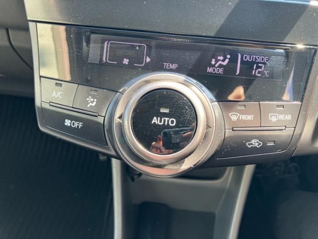 TOYOTA PRIUS ALPHA 2014 Image 31