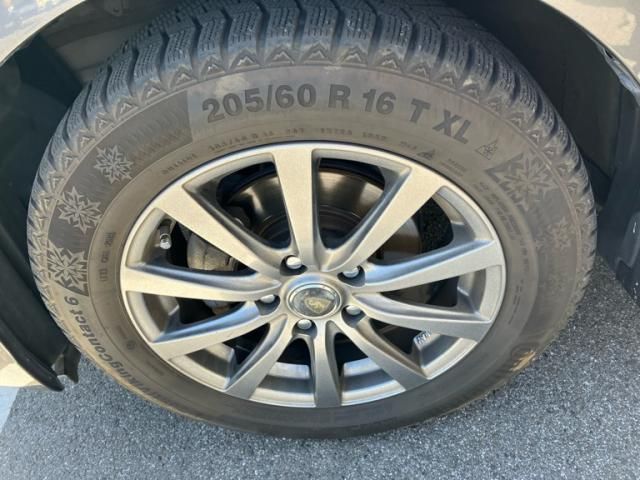 TOYOTA PRIUS ALPHA 2014 Image 31